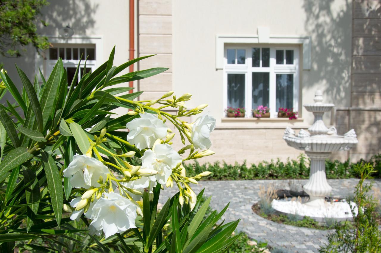 Villa Fontana Balatonfured Exterior photo